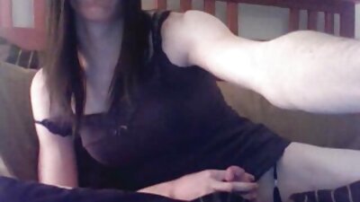 Mi Esposa Maka recostada sobre la cama en lencería